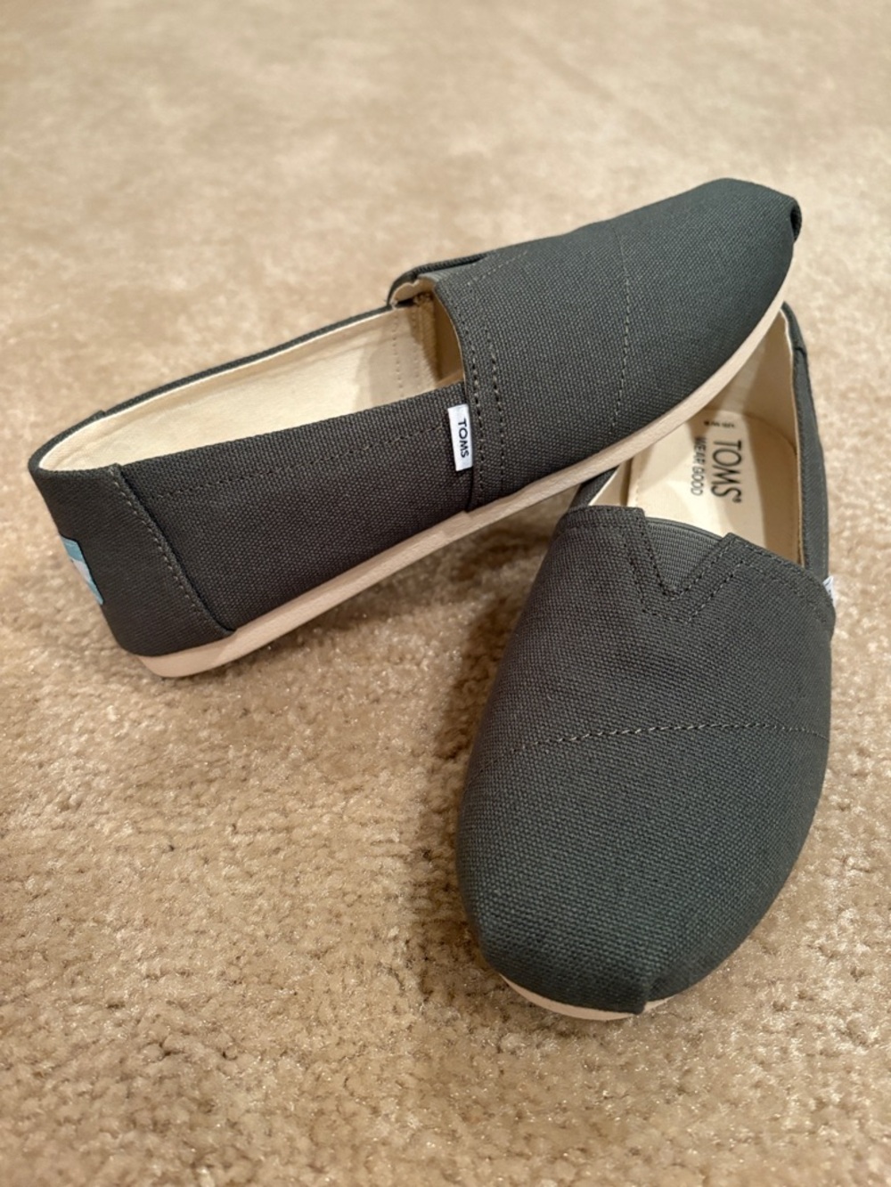 TOMS - Picture 5 of 10